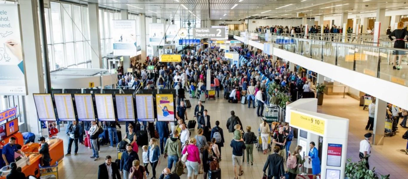 Συναγερμός στο αεροδρόμιο του Άμστερνταμ - Θετικοί στον κορωνοϊό επιβάτες πτήσεων από τη Νότια Αφρική